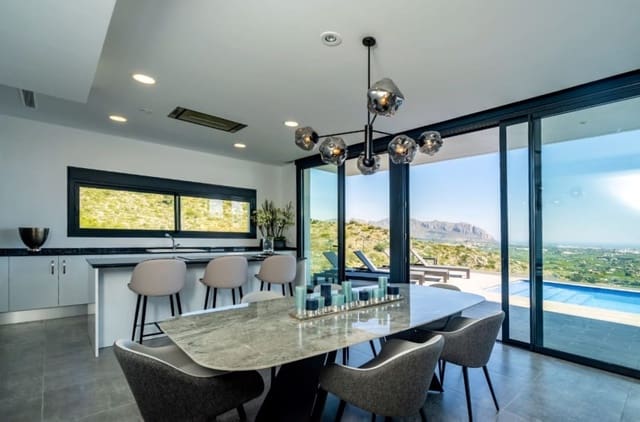 3 bedroom Villa for sale in Pedreguer with pool garage - € 710,000 (Ref: 9307248)