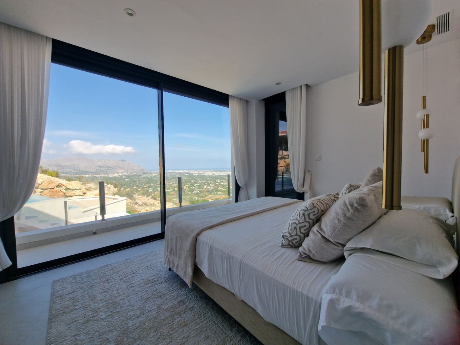 3 bedroom Villa for sale in Pedreguer with pool garage - € 710,000 (Ref: 9307248)