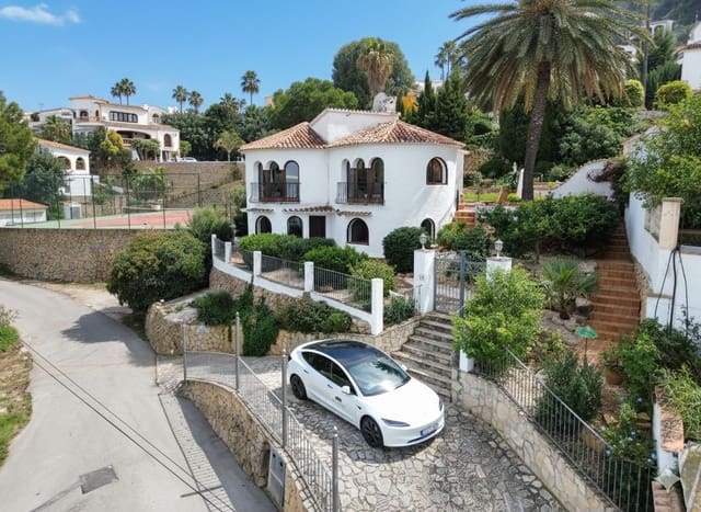 4 bedroom Villa for sale in El Montgó, Dénia - € 690,000 (Ref: 9460698)