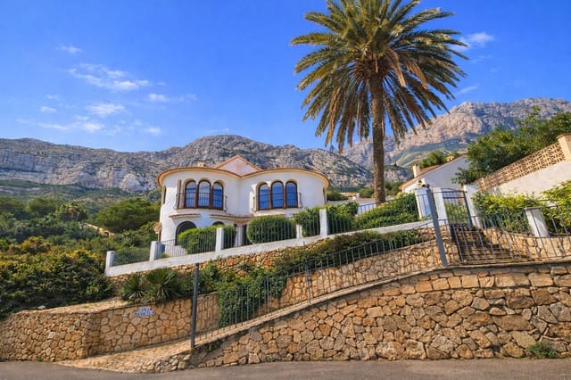 4 bedroom Villa for sale in El Montgó, Dénia - € 690,000 (Ref: 9460698)