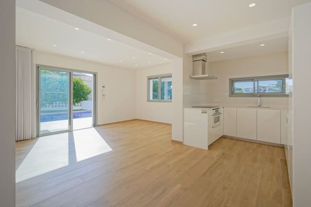 3 slaapkamer Villa te koop in Benissa met zwembad - € 725.000 (Ref: 9558098)