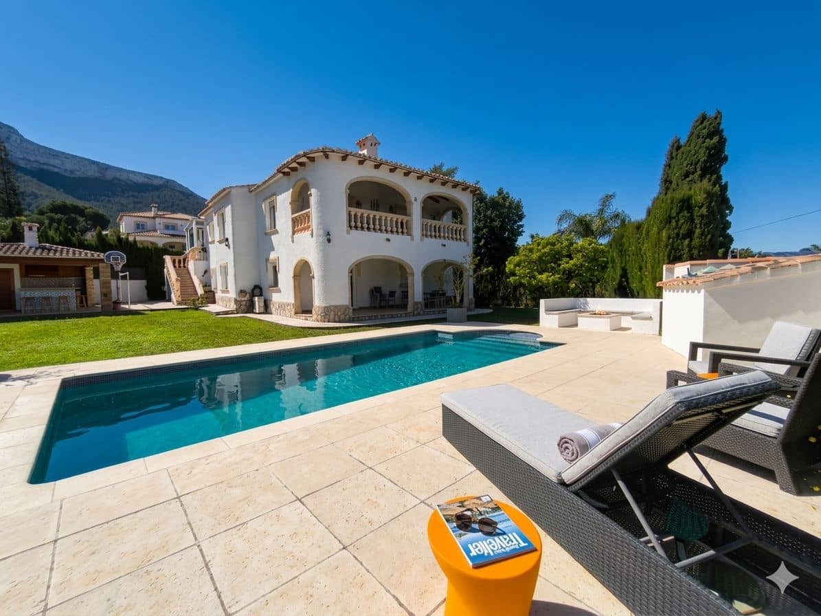 3 sovrum Villa till salu i Denia med pool garage - 799 000 € (Ref: 9707945)