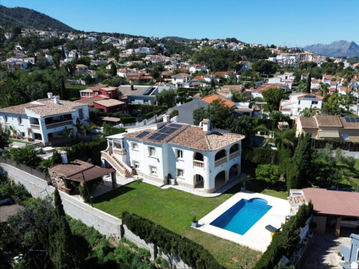 3 sovrum Villa till salu i Denia med pool garage - 799 000 € (Ref: 9707945)