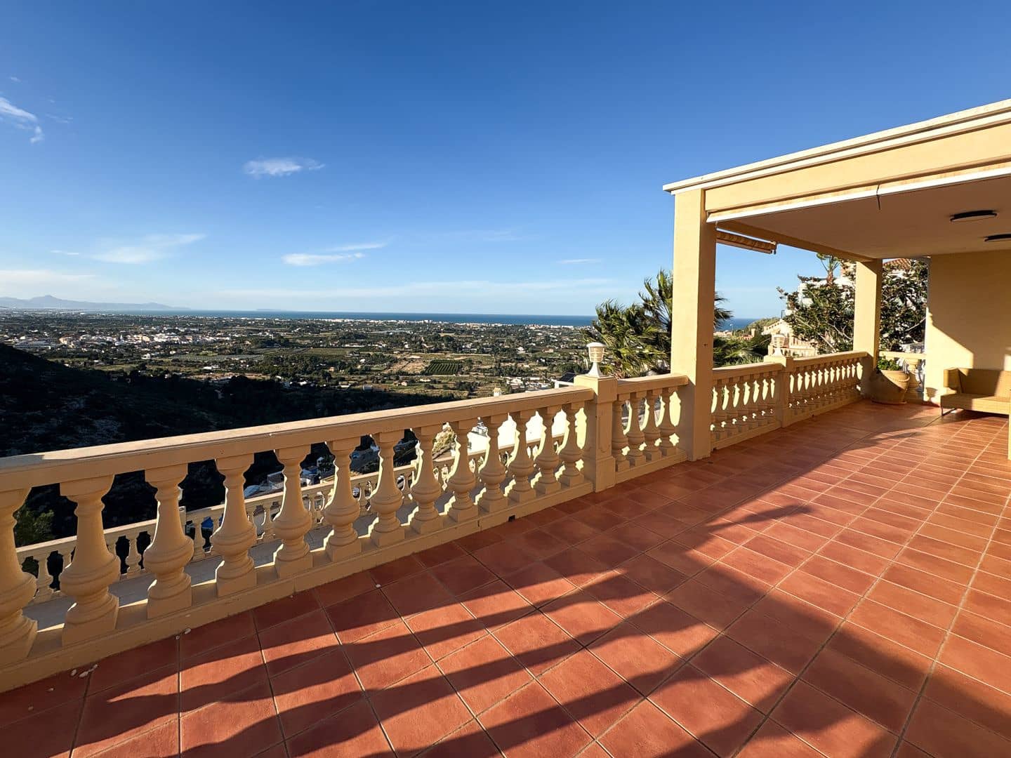 5 bedroom Villa for sale in Denia with pool garage - € 1,375,000 (Ref: 9762366)
