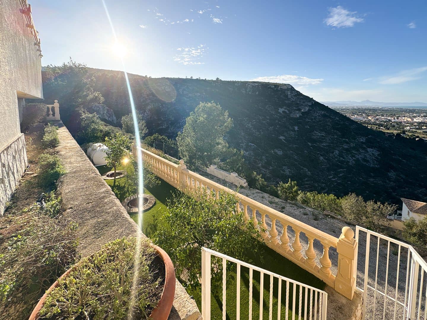 5 bedroom Villa for sale in Denia with pool garage - € 1,375,000 (Ref: 9762366)