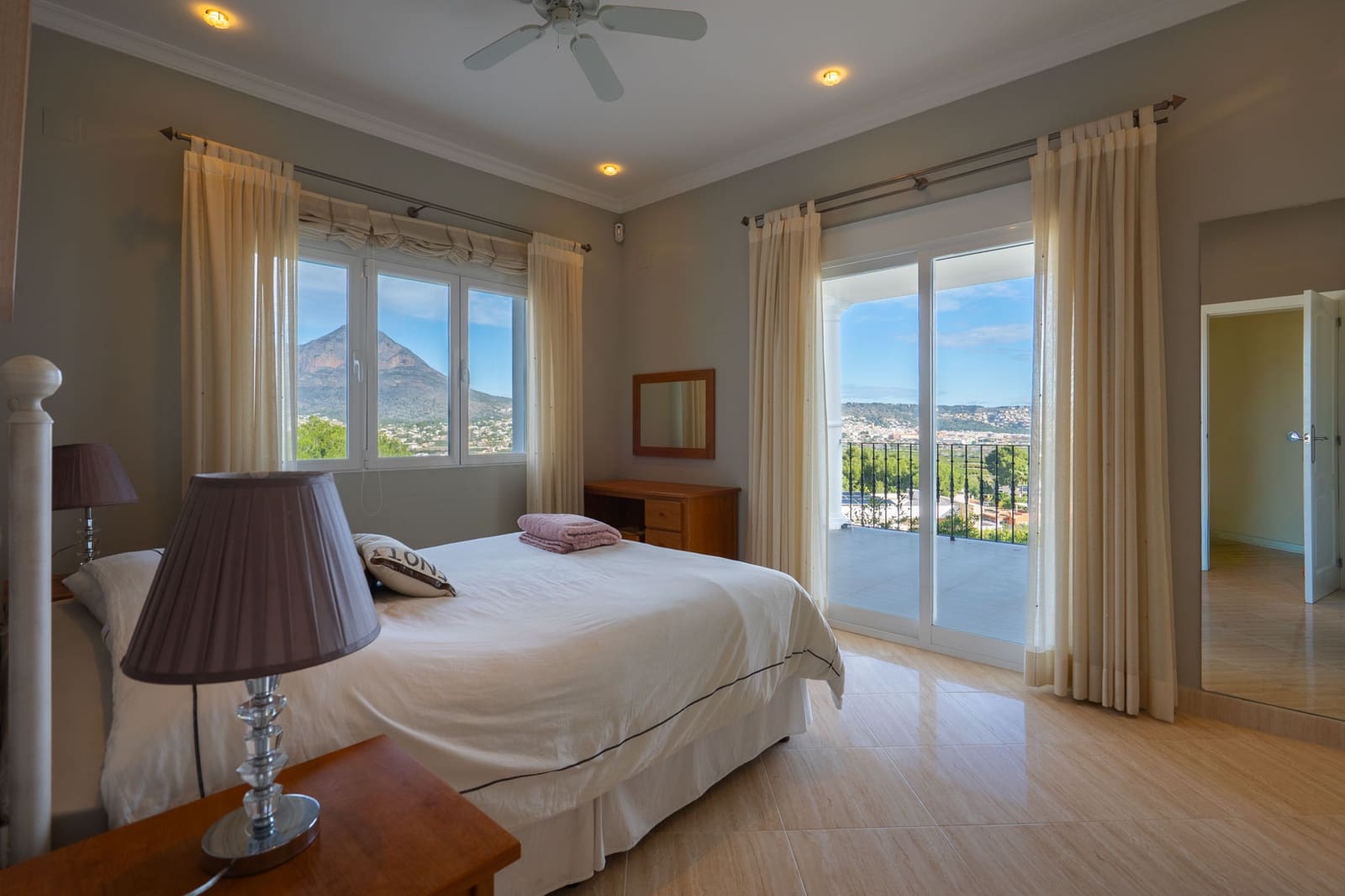 4 sypialnia Willa na sprzedaż w Javea / Xabia z basenem - 1 795 000 € (Ref: 9762367)