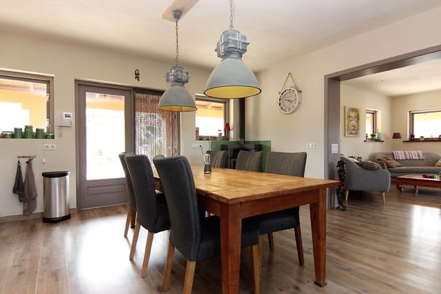 5 bedroom Villa for sale in Pedreguer with pool - € 1,450,000 (Ref: 9762369)