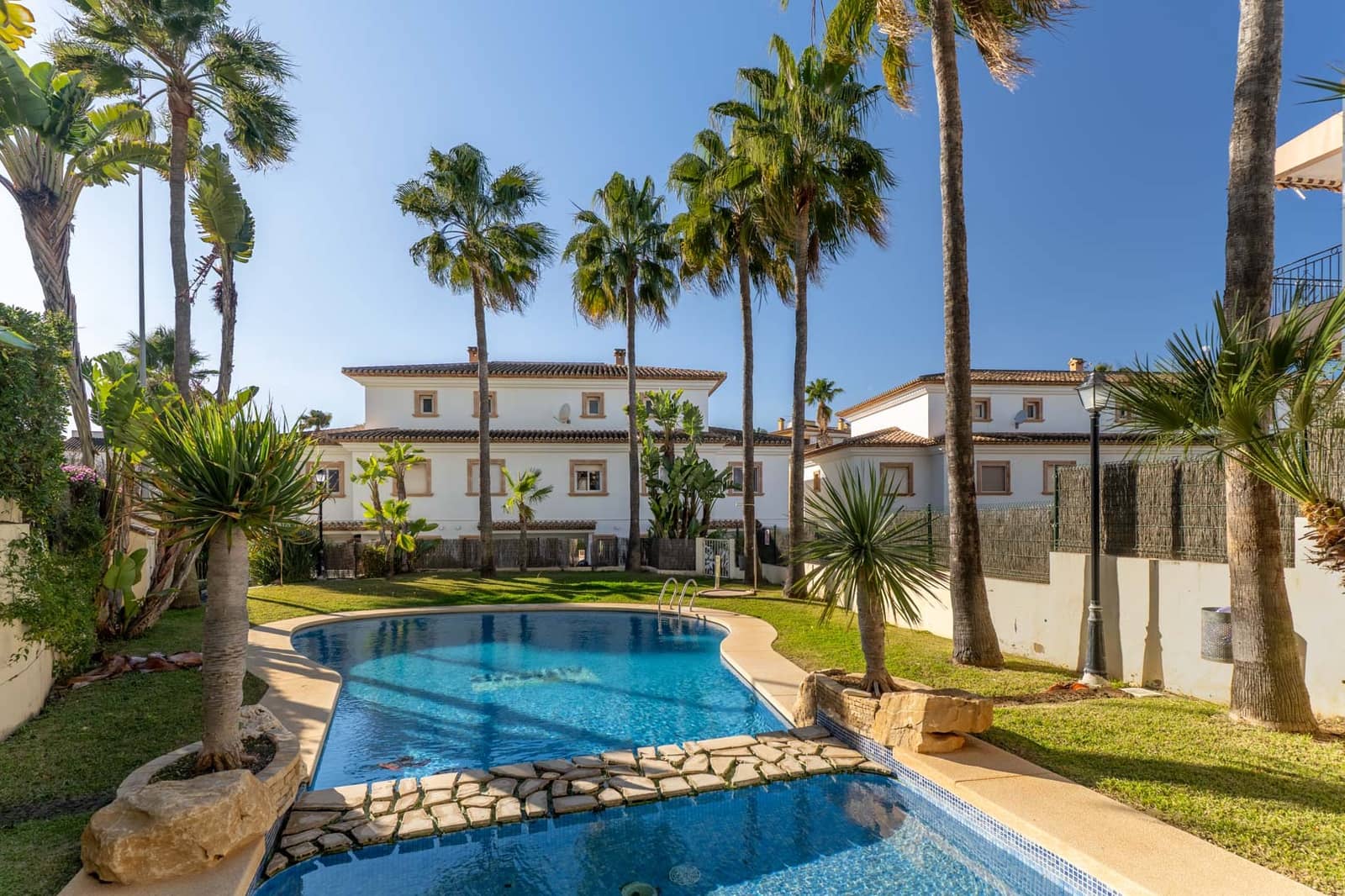 3 sypialnia Dom szeregowy na sprzedaż w Javea / Xabia z basenem - 449 000 € (Ref: 9762373)