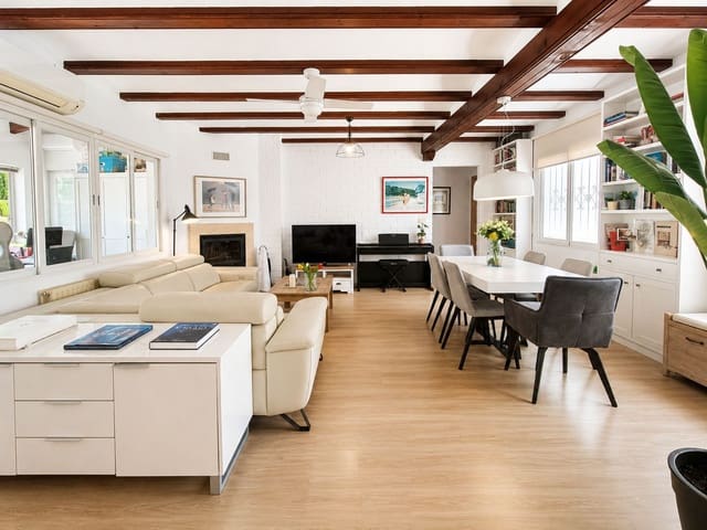 4 quarto Moradia para venda em El Montgó, Dénia com piscina garagem - 740 000 € (Ref: 9853017)