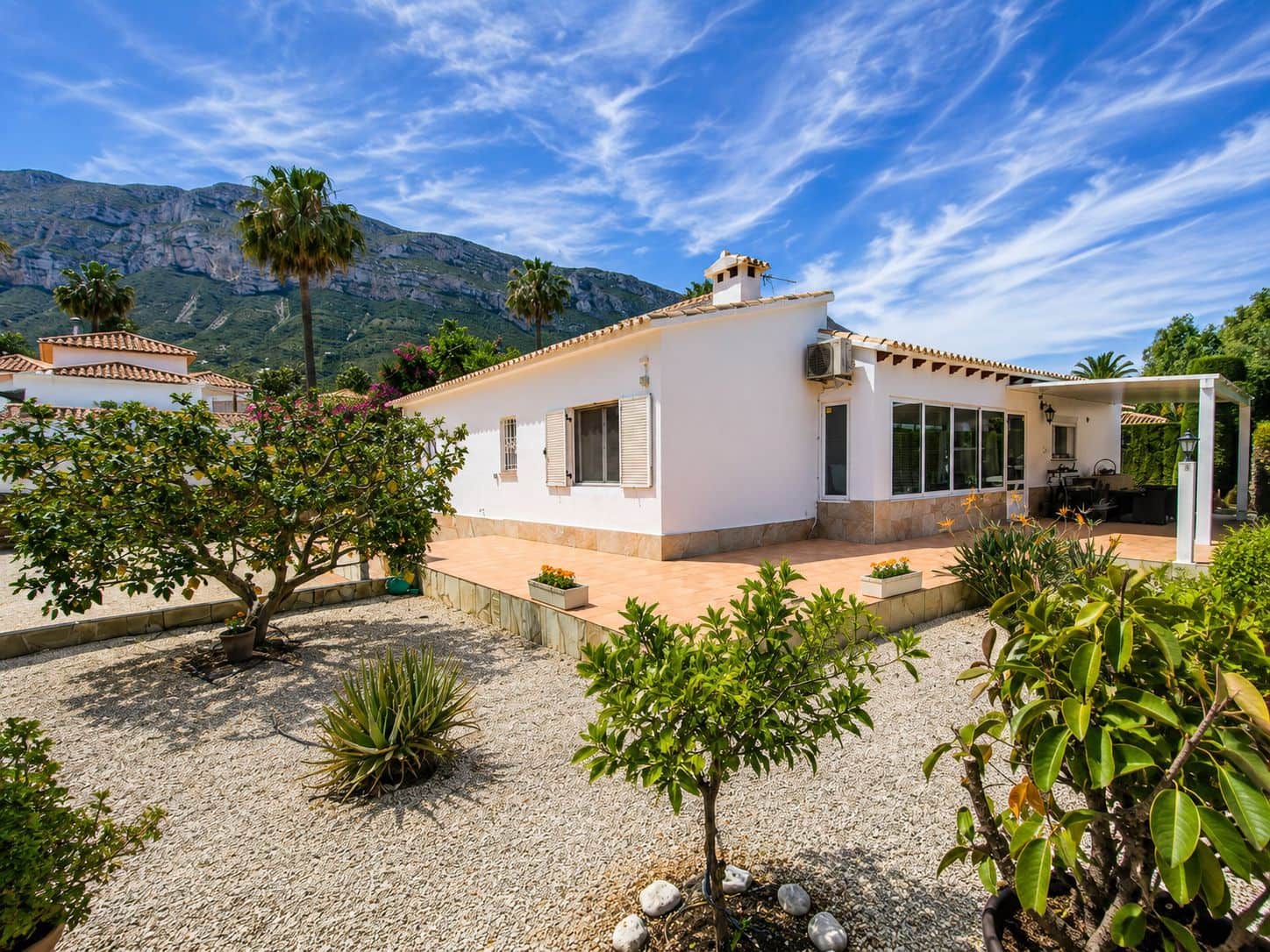 4 quarto Moradia para venda em Denia com piscina garagem - 740 000 € (Ref: 9853017)