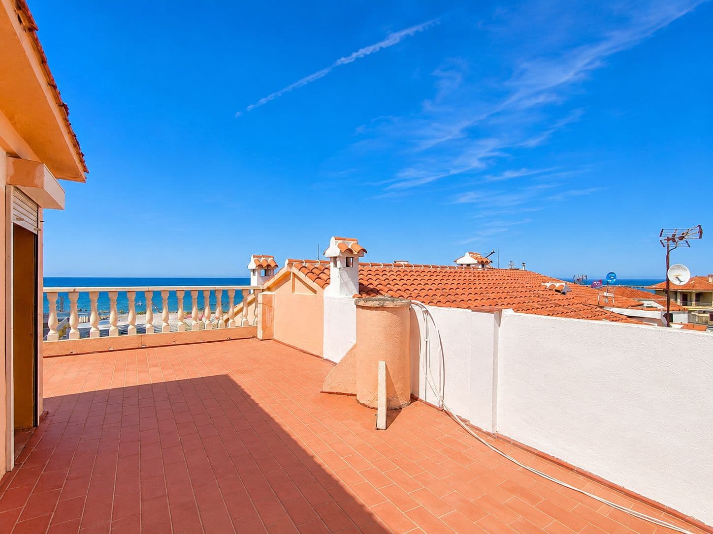 4 slaapkamer Rijtjeshuis te koop in Denia met garage - € 330.000 (Ref: 9860795)