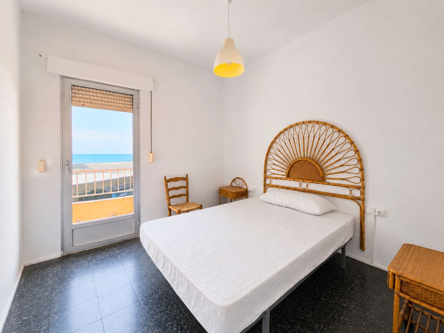 4 slaapkamer Rijtjeshuis te koop in Denia met garage - € 330.000 (Ref: 9860795)