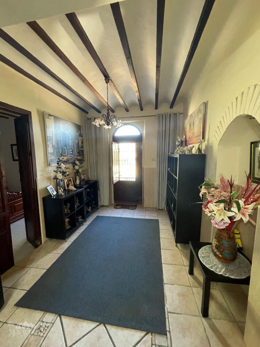 6 soveværelse Finca/Landehus til salg i Pinoso med swimmingpool garage - € 395.000 (Ref: 9516437)