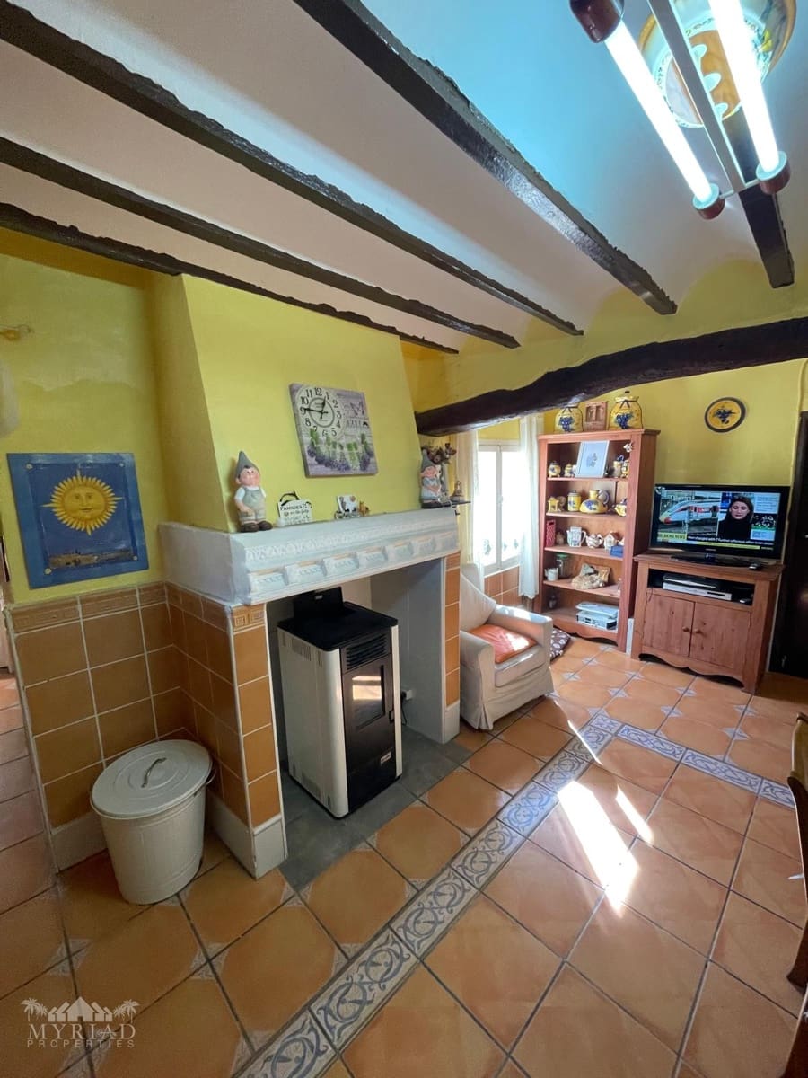 6 soveværelse Finca/Landehus til salg i Pinoso med swimmingpool garage - € 395.000 (Ref: 9516437)