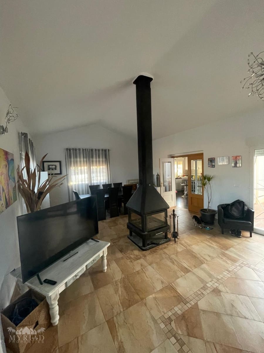 6 bedroom Villa for sale in Pinoso with pool - € 649,995 (Ref: 9516440)