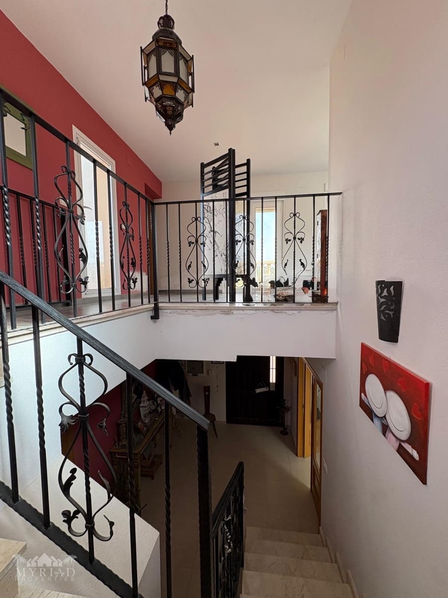 6 bedroom Villa for sale in Pinoso with pool - € 649,995 (Ref: 9516440)