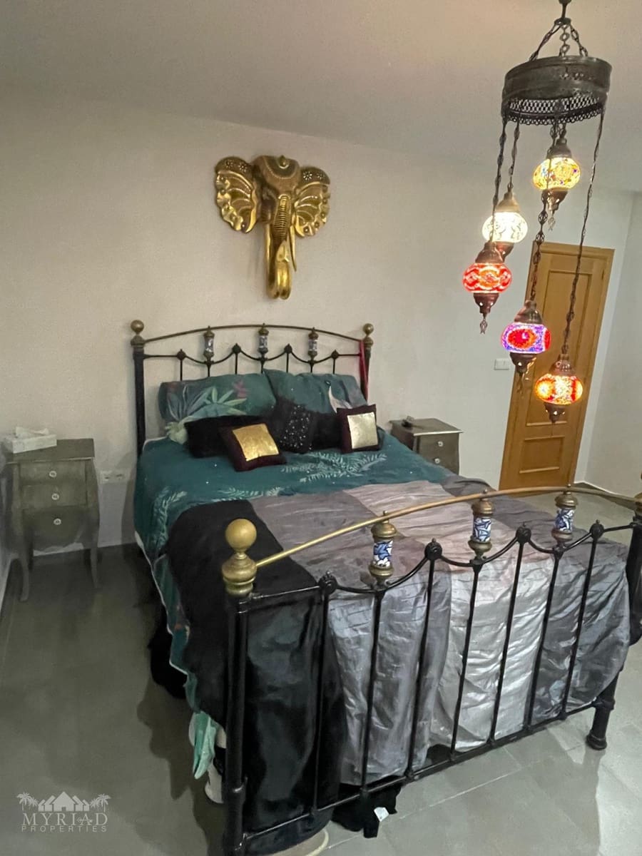 6 bedroom Villa for sale in Pinoso with pool - € 649,995 (Ref: 9516440)