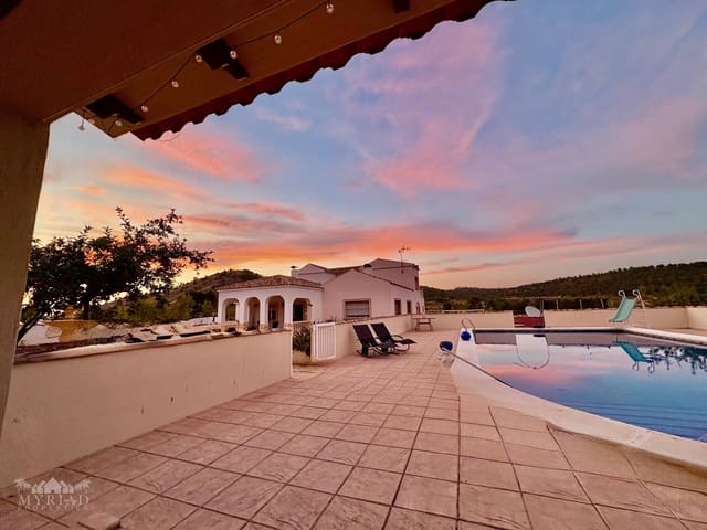 6 bedroom Villa for sale in Pinoso with pool - € 649,995 (Ref: 9516440)
