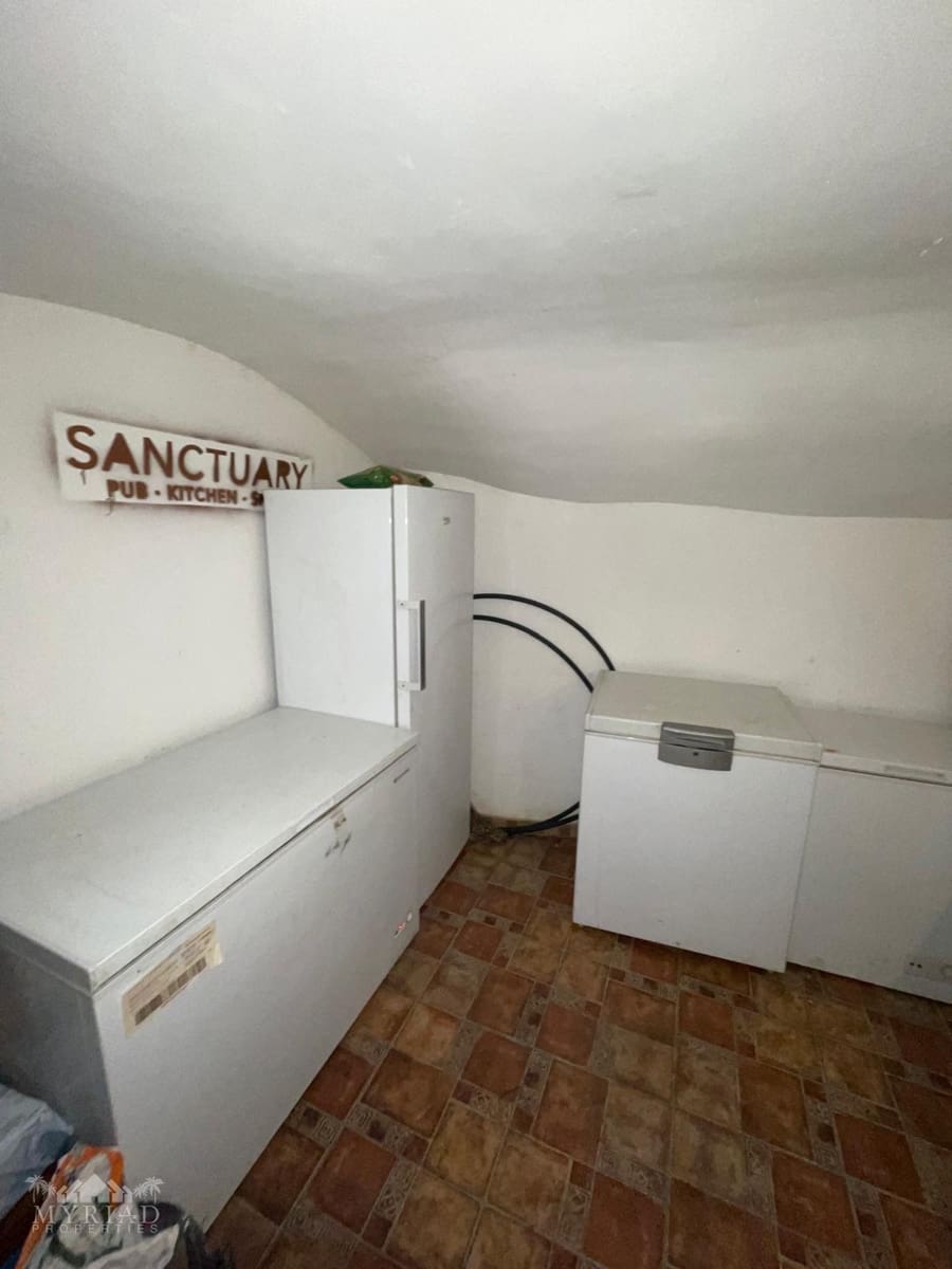 Kommersiell til salgs i Pinoso - € 160 000 (Ref: 9568174)