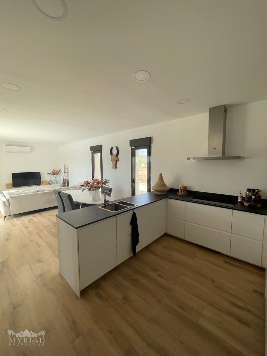 3 slaapkamer Huis te koop in Pinoso met zwembad - € 425.000 (Ref: 9604649)