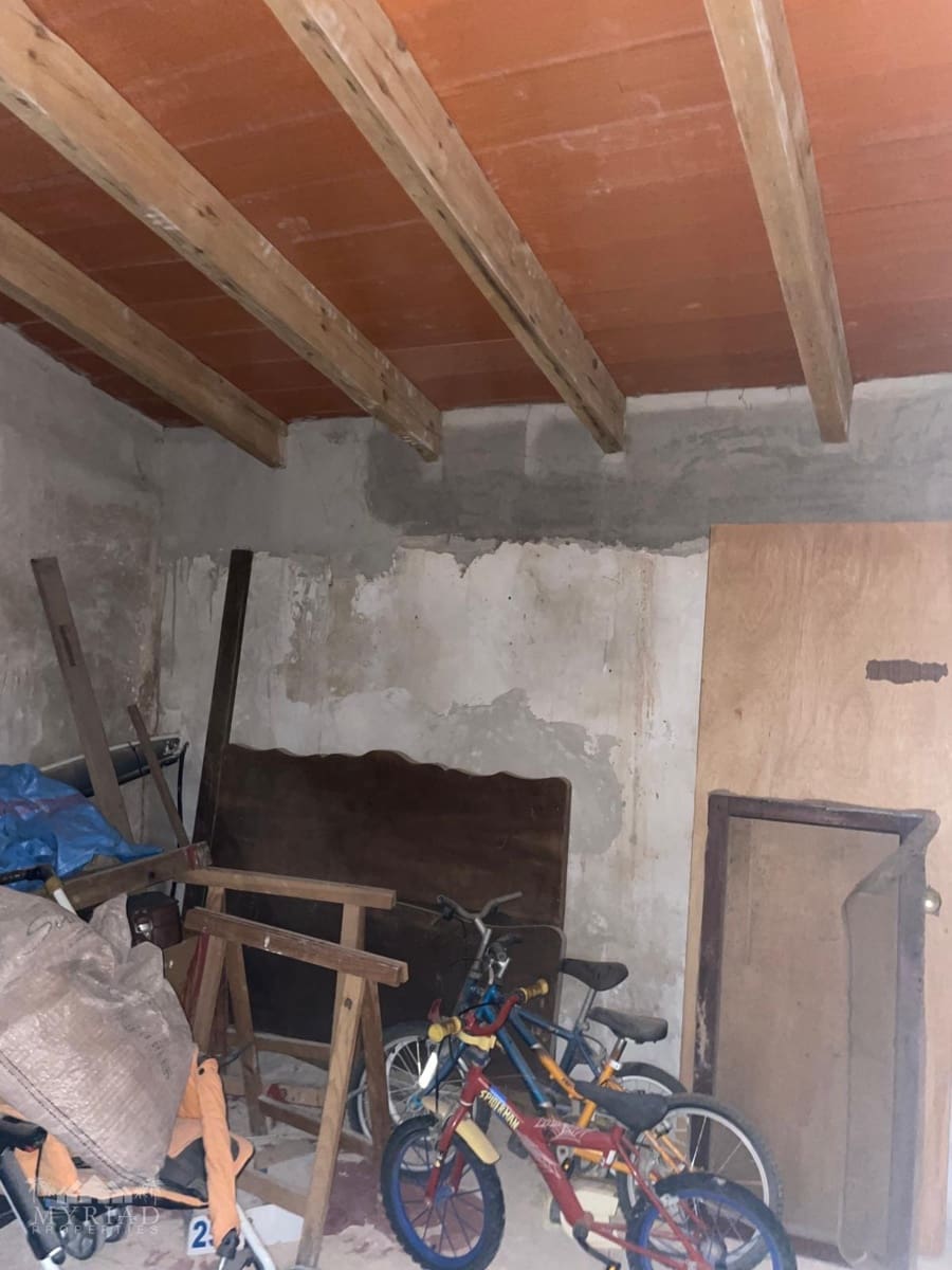 Grotwoning te koop in El Canton met garage - € 67.000 (Ref: 9714594)