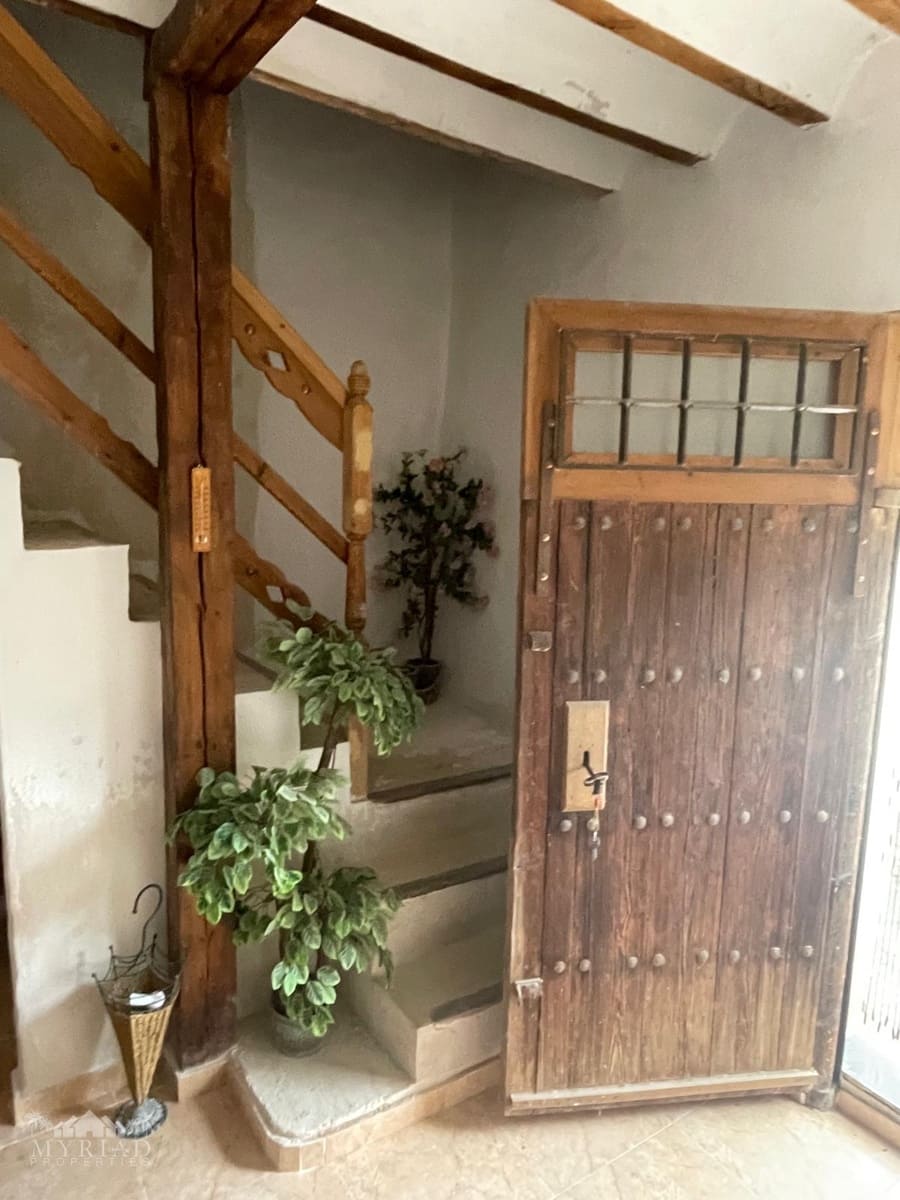 Grotwoning te koop in El Canton met garage - € 67.000 (Ref: 9714594)