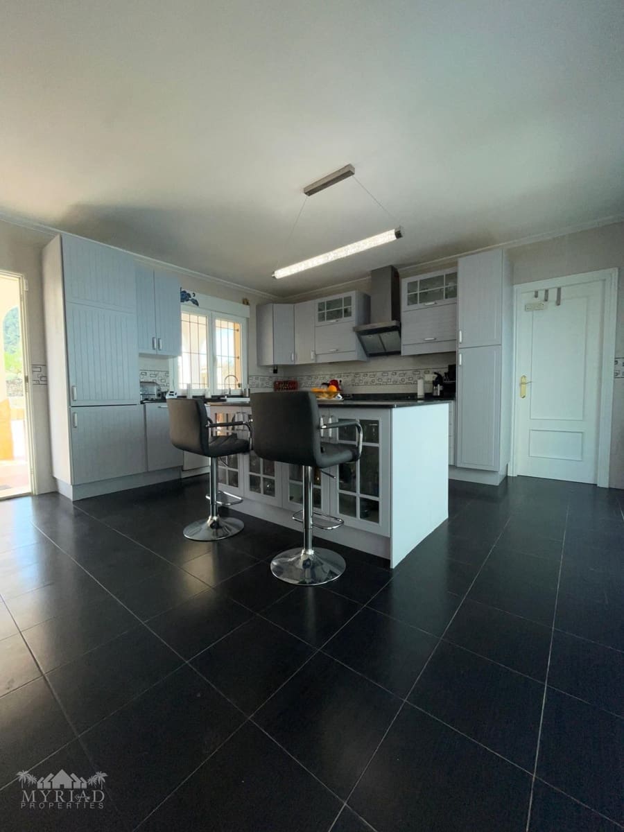 6 sovrum Villa till salu i Encebras med pool - 649 995 € (Ref: 9798918)