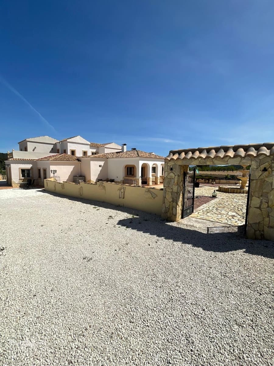 6 sovrum Villa till salu i Encebras med pool - 649 995 € (Ref: 9798918)