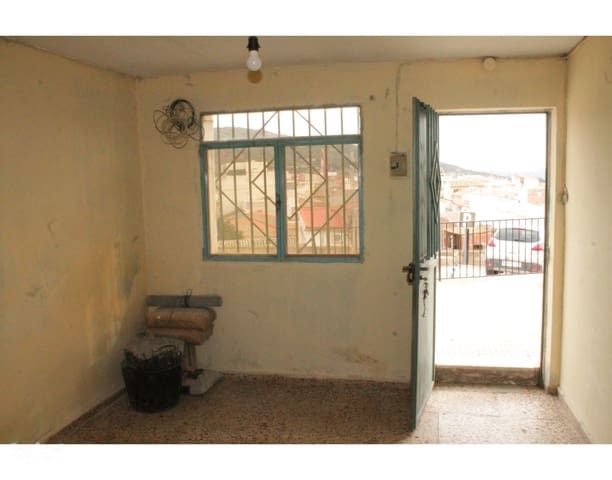 Adosado de 4 habitaciones en Pinoso en venta - 55.000 € (Ref: 9819985)