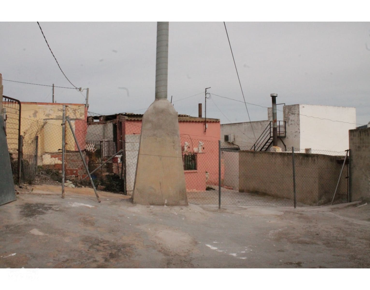 Adosado de 4 habitaciones en Pinoso en venta - 55.000 € (Ref: 9819985)