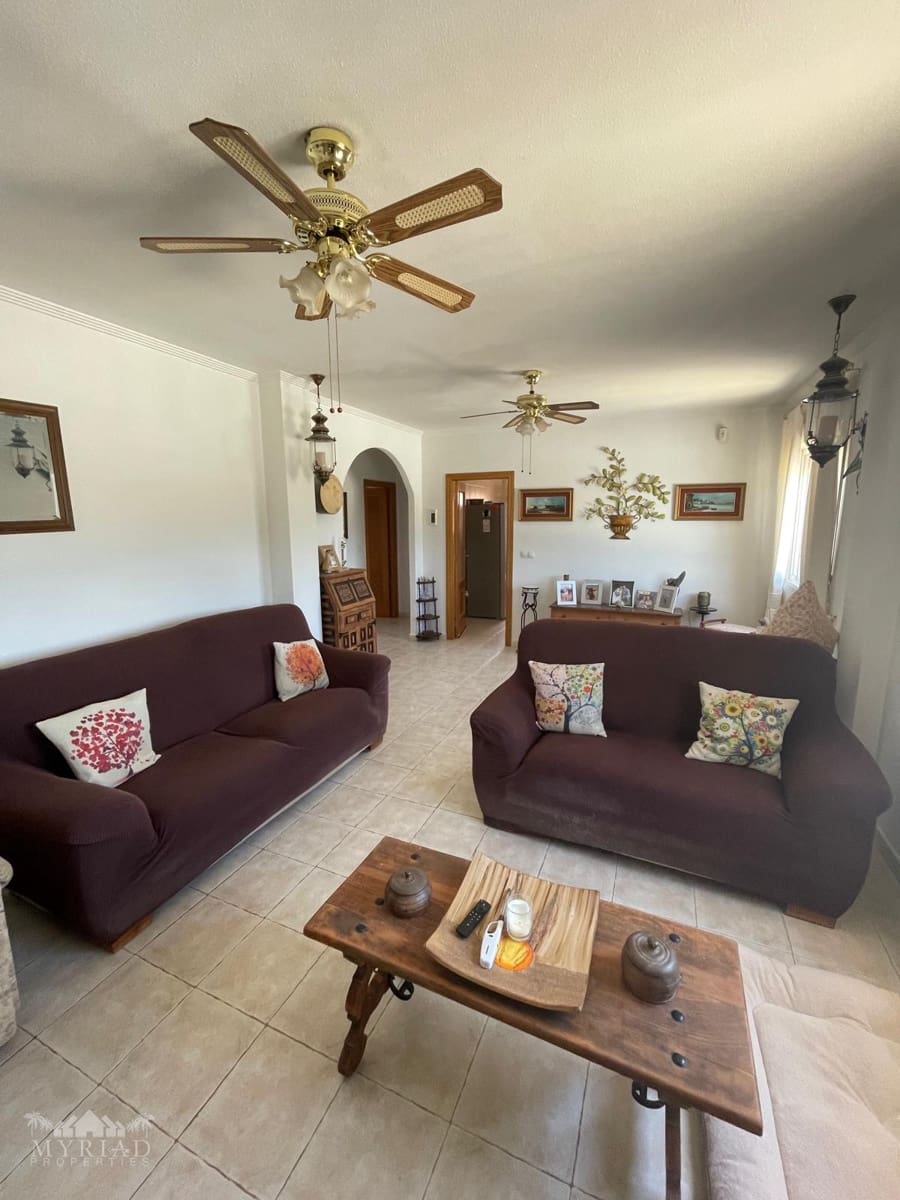 4 bedroom Villa for sale in Pinoso - € 425,000 (Ref: 9833356)