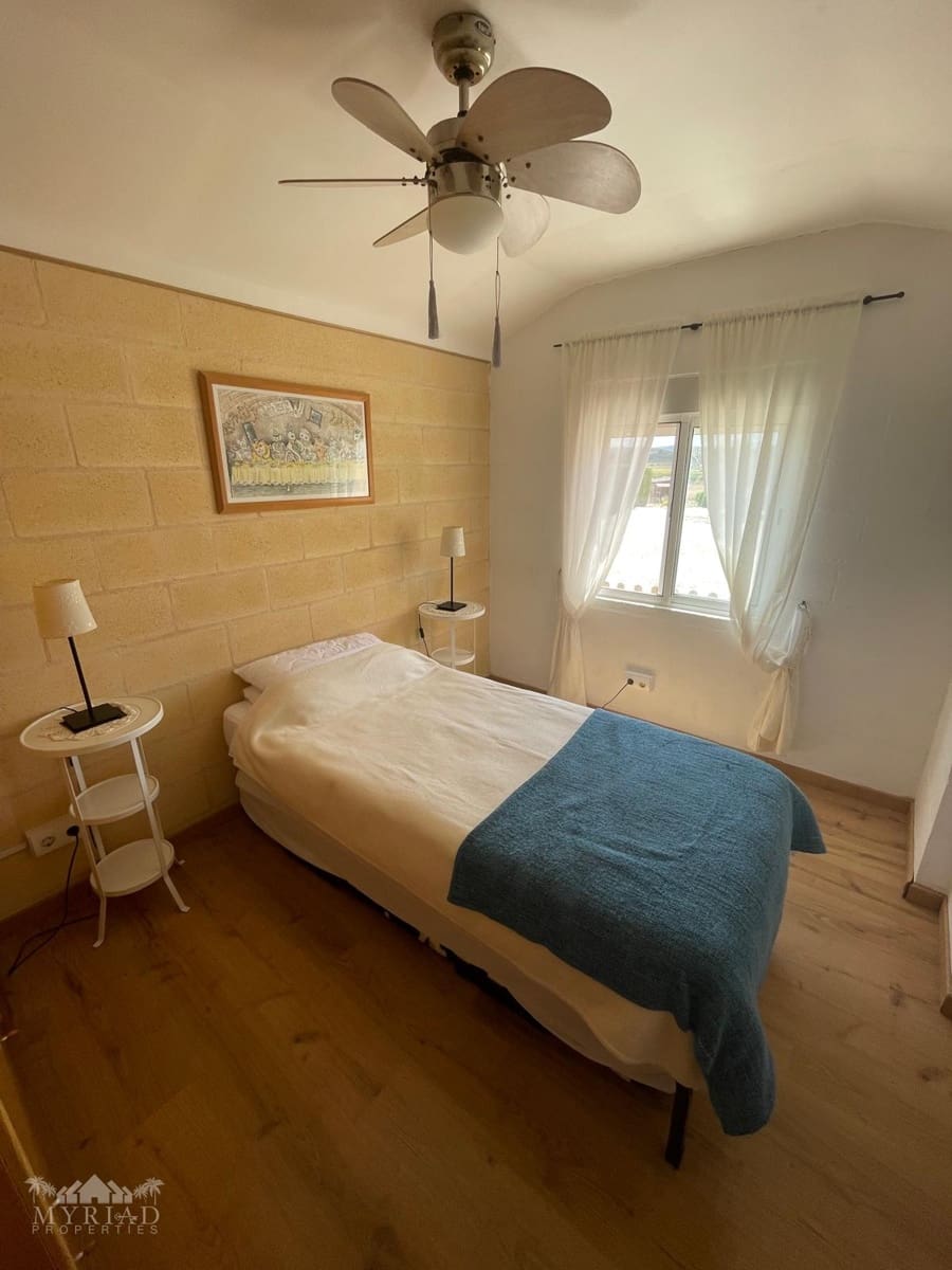 4 bedroom Villa for sale in Pinoso - € 425,000 (Ref: 9833356)