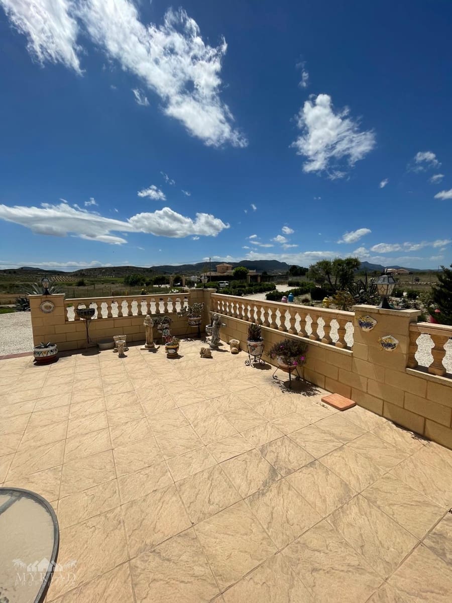 4 bedroom Villa for sale in Pinoso - € 425,000 (Ref: 9833356)