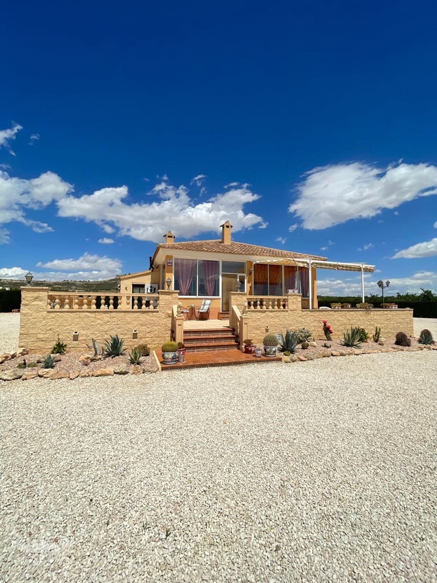 4 bedroom Villa for sale in Pinoso - € 425,000 (Ref: 9833356)
