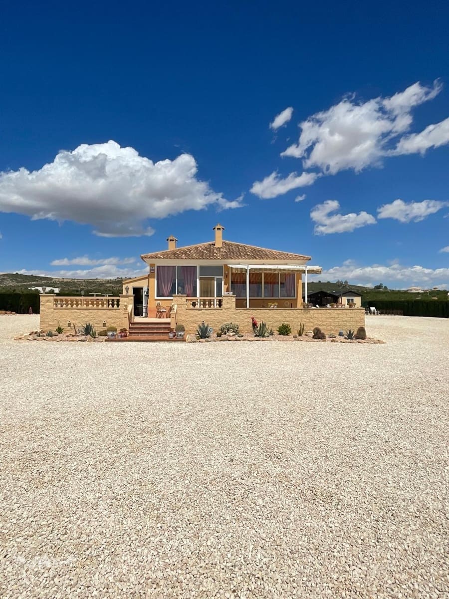 4 bedroom Villa for sale in Pinoso - € 425,000 (Ref: 9833356)