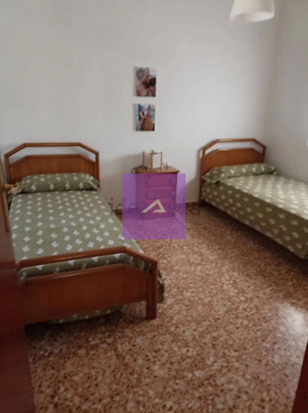 4 slaapkamer Villa te koop in Godelleta met garage - € 265.000 (Ref: 9412434)