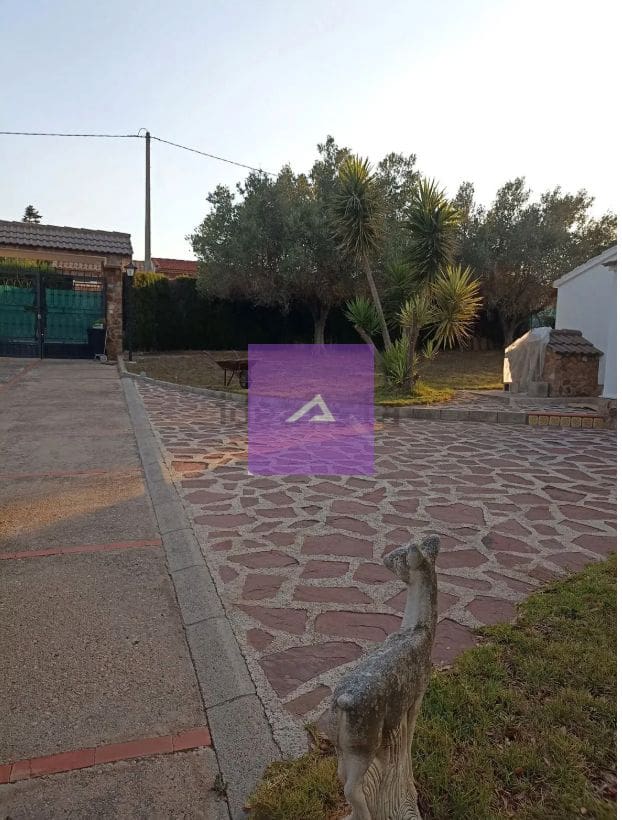 4 slaapkamer Villa te koop in Godelleta met garage - € 265.000 (Ref: 9412434)