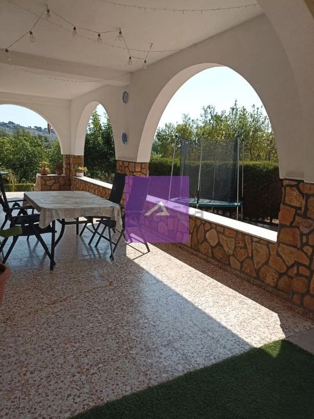 4 slaapkamer Villa te koop in Godelleta met garage - € 265.000 (Ref: 9412434)