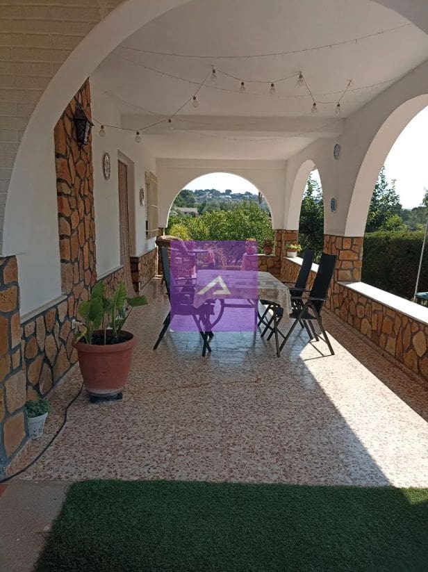 4 slaapkamer Villa te koop in Godelleta met garage - € 265.000 (Ref: 9412434)