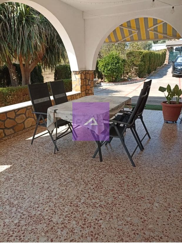 4 slaapkamer Villa te koop in Godelleta met garage - € 265.000 (Ref: 9412434)