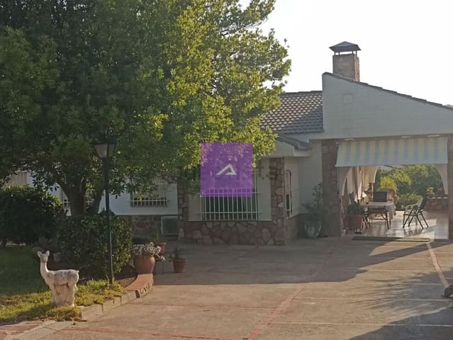 4 slaapkamer Villa te koop in Godelleta met garage - € 265.000 (Ref: 9412434)