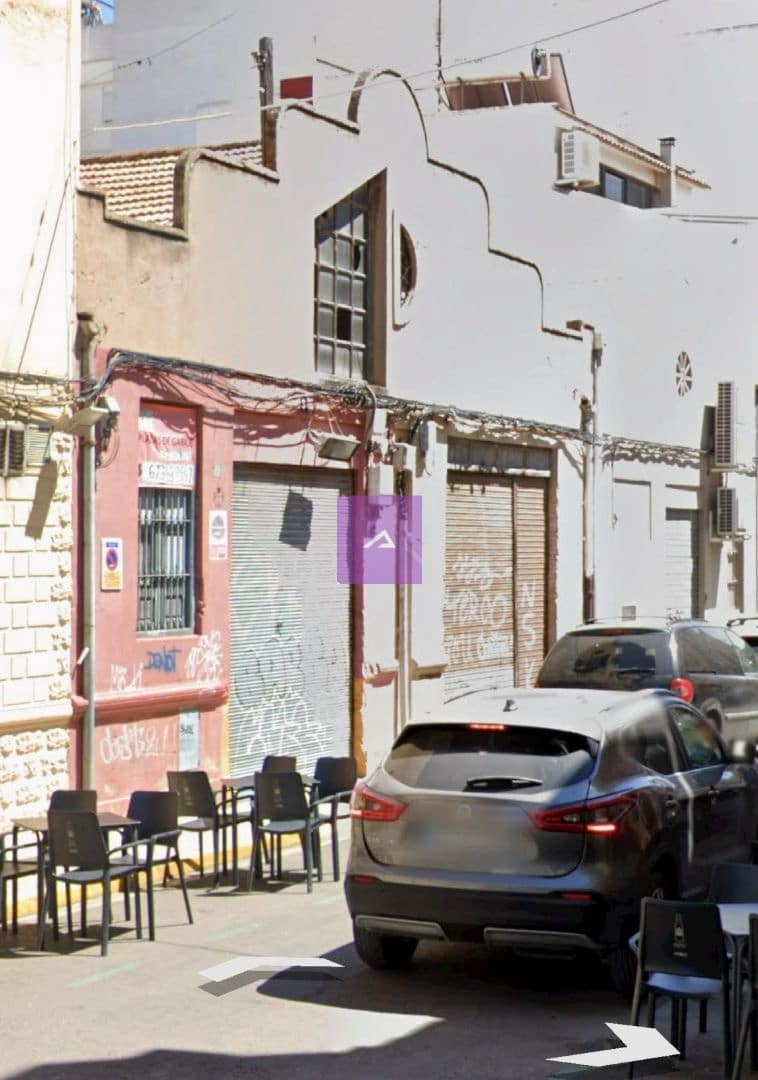 Kaupallinen myytävänä paikassa Benetusser - 435 000 € (Ref: 9412435)