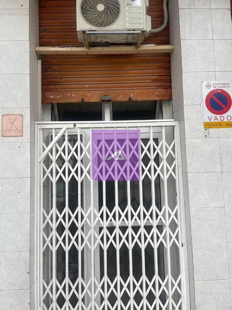 Commercial for sale in Valencia city - € 160,000 (Ref: 9412440)