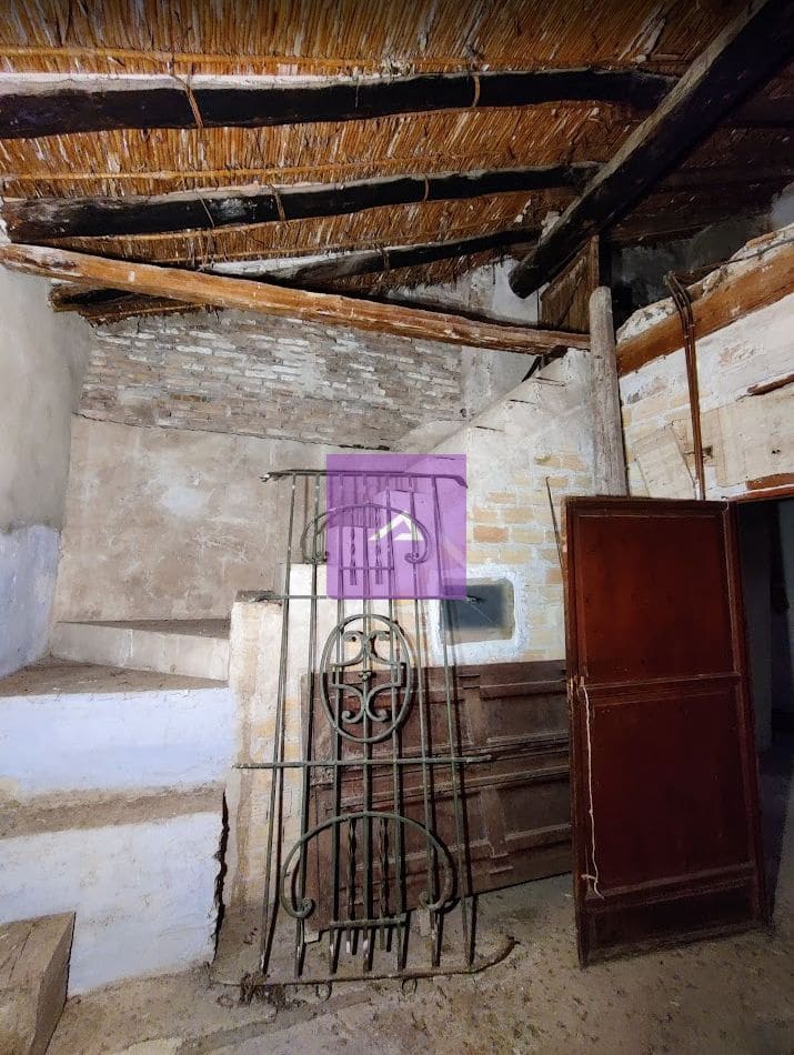 6 bedroom Townhouse for sale in Antella - € 98,000 (Ref: 9412459)