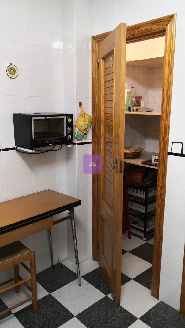 6 soveværelse Byhus til salg i Chiva - € 180.000 (Ref: 9412495)