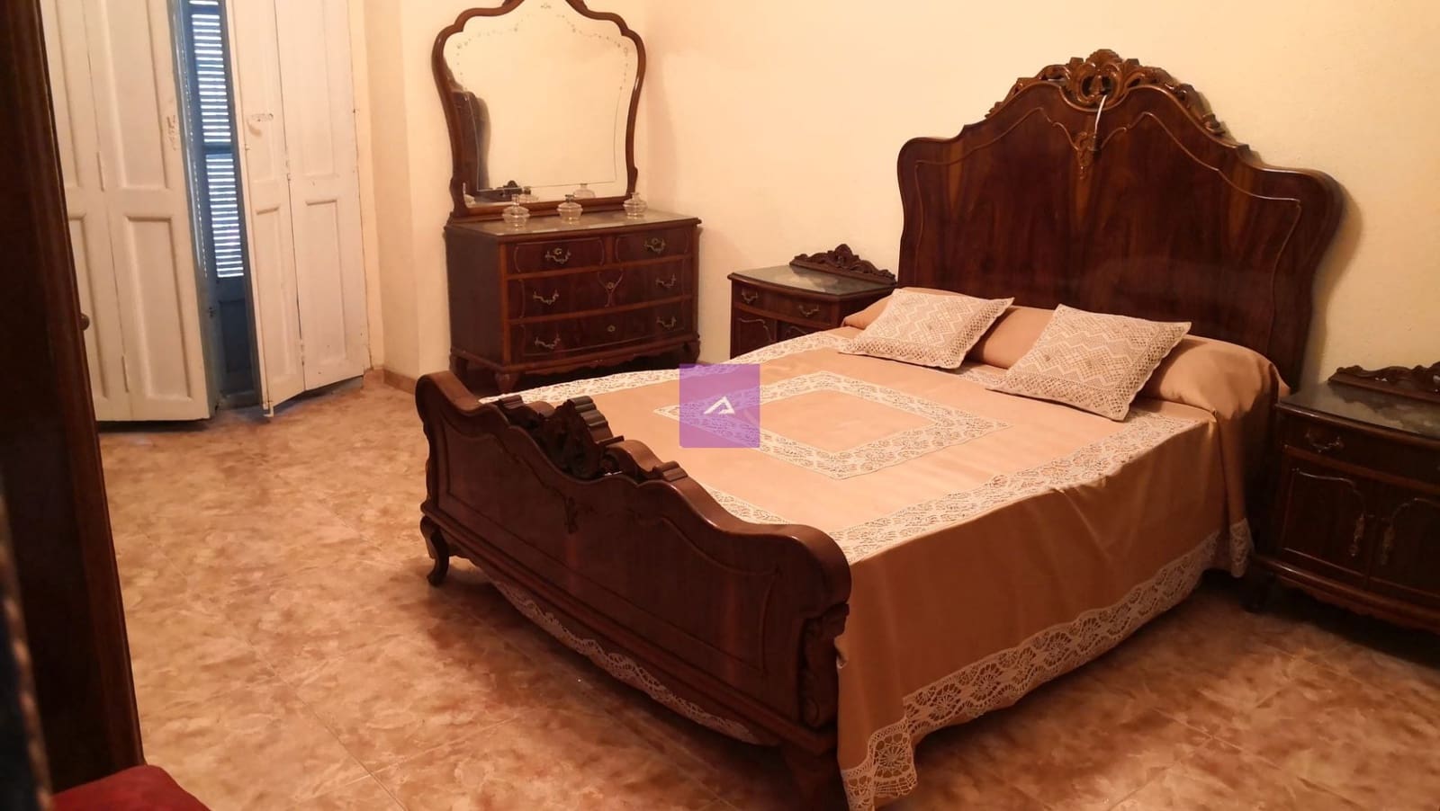 6 soveværelse Byhus til salg i Chiva - € 180.000 (Ref: 9412495)