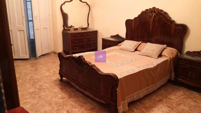 6 soveværelse Byhus til salg i Chiva - € 180.000 (Ref: 9412495)