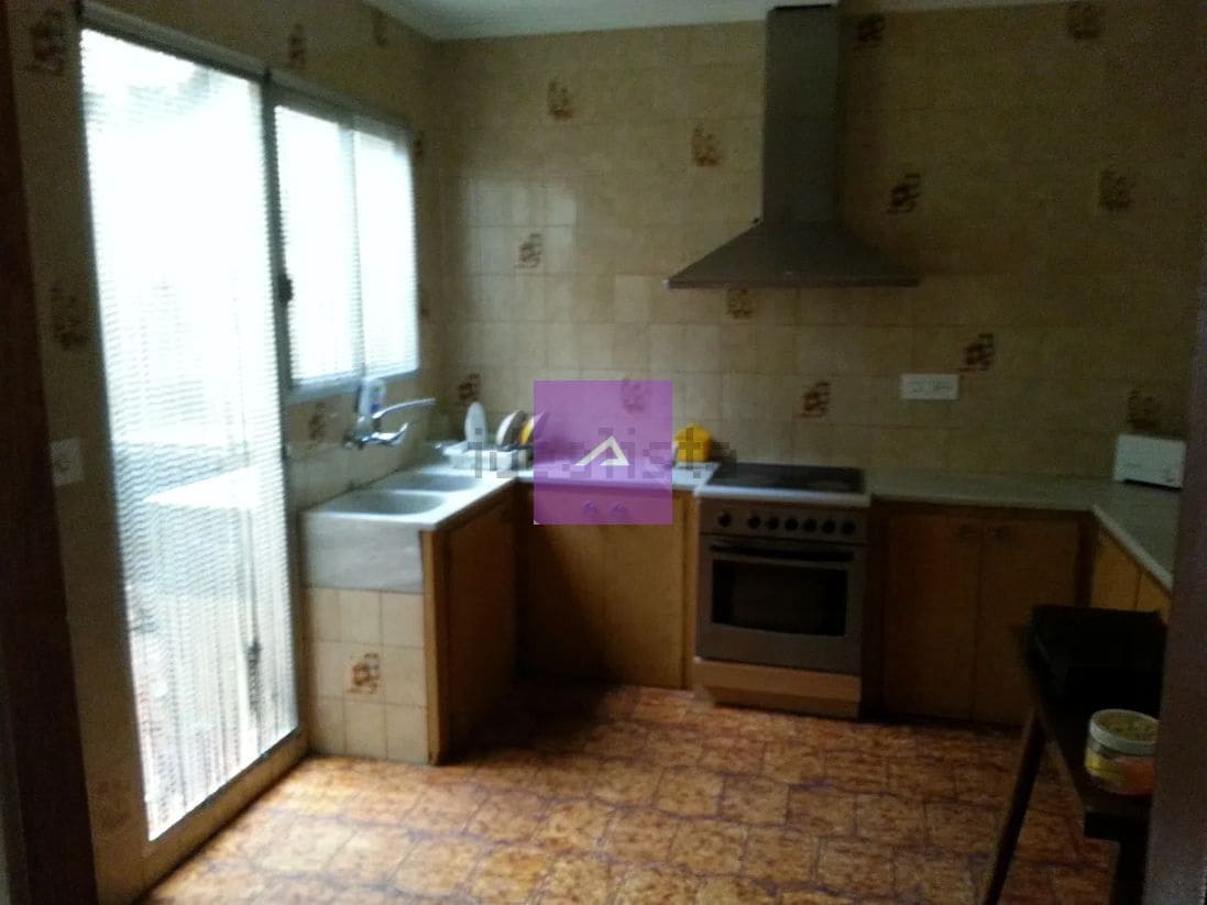 5 bedroom Townhouse for sale in Cheste with garage - € 235,000 (Ref: 9412496)