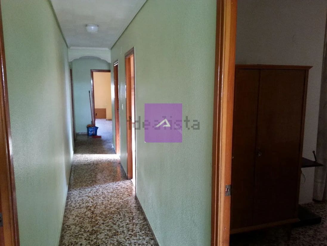 5 bedroom Townhouse for sale in Cheste with garage - € 235,000 (Ref: 9412496)