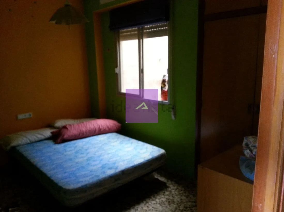 5 bedroom Townhouse for sale in Cheste with garage - € 235,000 (Ref: 9412496)